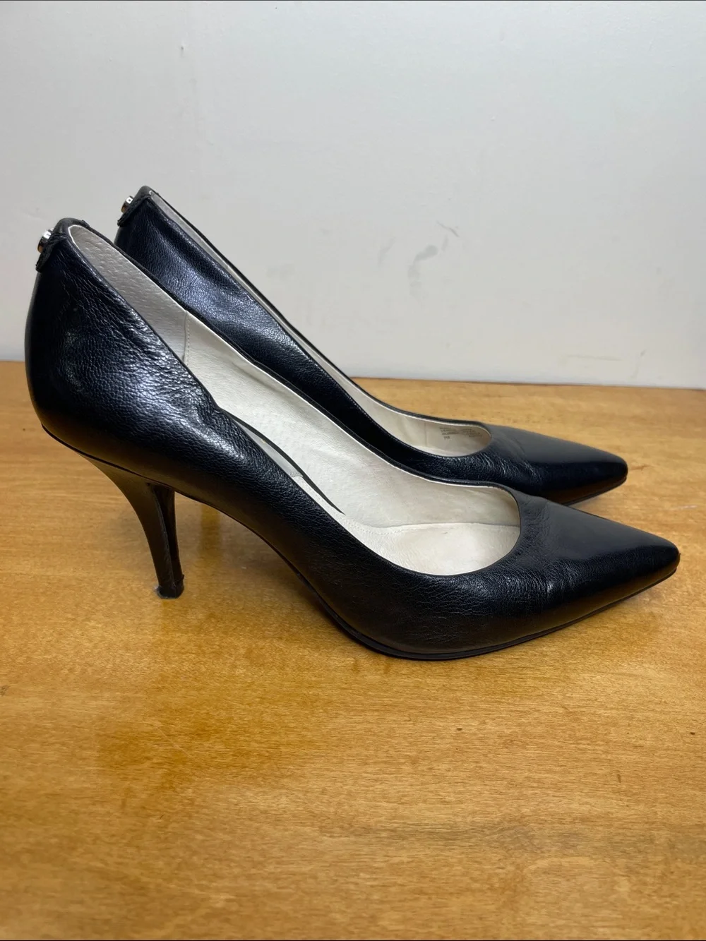 MICHAEL Michael Kors classic pointed